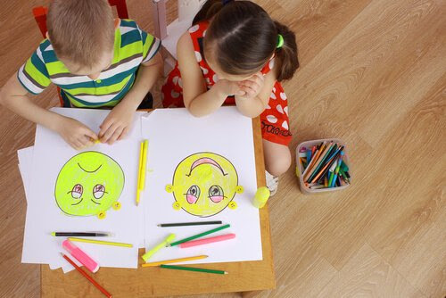 Lekar för 4-åriga barn: förstå känslor genom att rita.