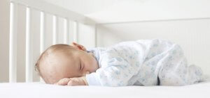 5 typer av spjälsängar: Fördelar och nackdelar