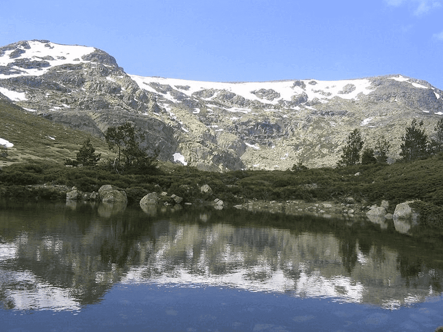 Sjö och berg