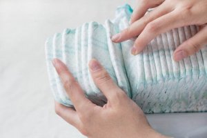 Hur man gör en trehjuling av blöjor