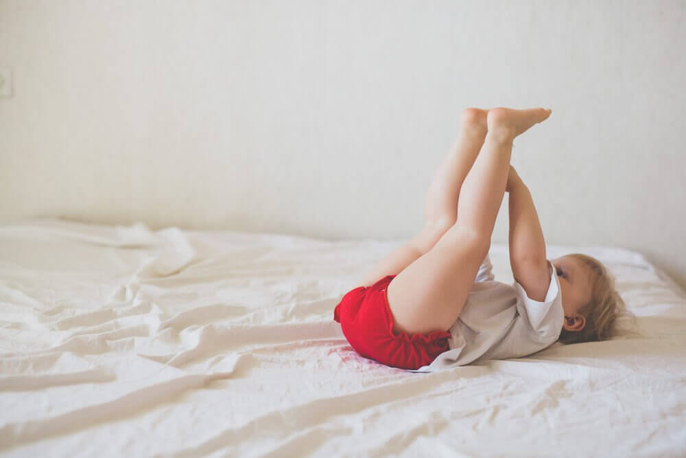 vakna på gott humör: barn i säng