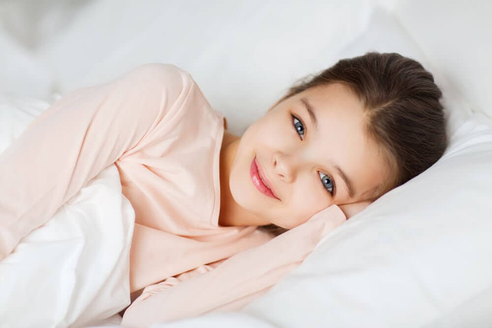 vakna på gott humör: barn i säng