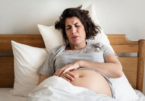 Hemorrojder under förlossningen: Orsaker och behandling