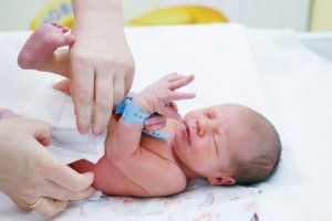 Neonatala abstinenssymptom: orsaker och behandling