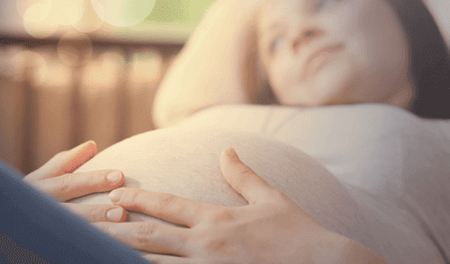 Placenta praevia: gravid kvinna ligger i säng