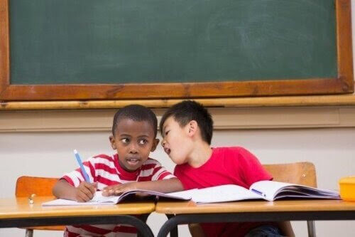 Vad man kan göra för barn som pratar för mycket i klassrummet