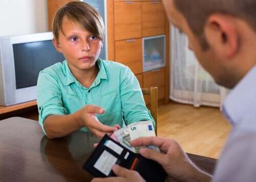 Barn ber om pappas kreditkort
