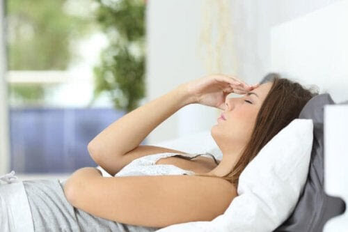 kvinna vilar för att lindra graviditetesbesvär