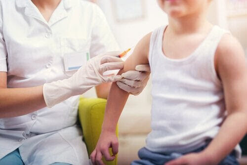 Anti-vaccinrörelsen: barn får spruta
