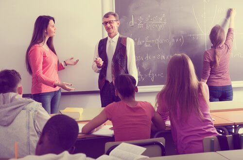 klassrum med gymnasieelever