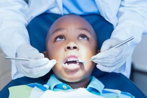 Hur man hjälper sina barn att övervinna sin rädsla för tandläkaren