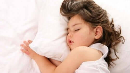 sänggåendet: barn sover