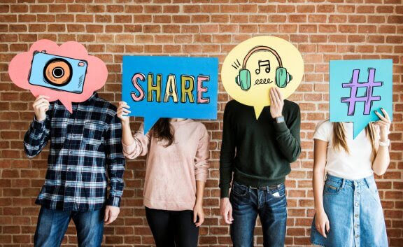 Bör jag hålla koll på mina barns sociala medier?