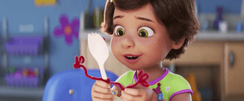 "Toy Story 4" visar oss att Disney utvecklas: flicka håller leksaken Gaffe