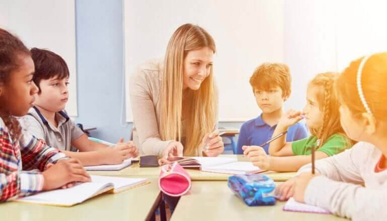 barnpedagogik: lärare med elever
