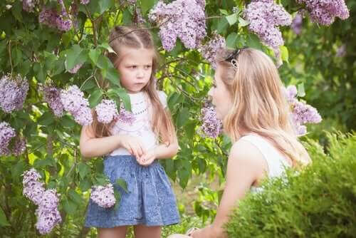 mamma talar med dotter
