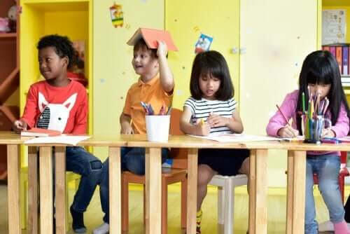 IKT i förskolan: barn i klassrum