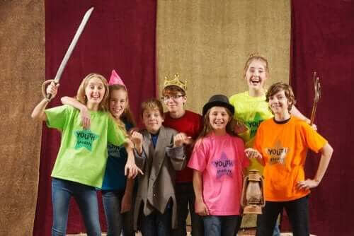 Improvisationsteater: grupp med barn