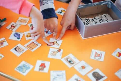 Enkla tips för att lära ditt barn ett andra språk