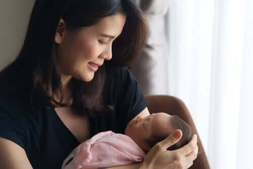 stå upp för dig själv efter förlossningen: mamma och nyfödd baby