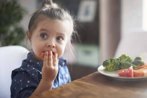 Psykologiska tips för att hjälpa dina barn att äta bra
