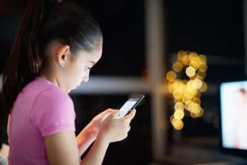 Hur bör vi kontrollera våra barns tillgång till internet?