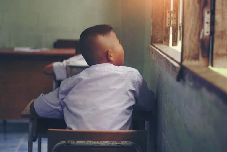 UNICEF: pojke i skolbänk