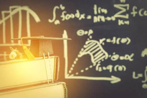 kritisk pedagogik: svart tavla och böcker