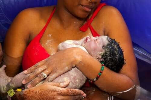 Hud-mot-hudkontakt: baby efter vattenförlossning