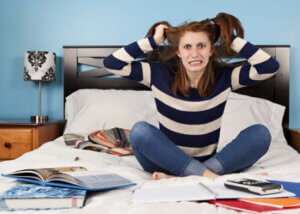 Trikotillomani under tonåren: Orsaker och behandling