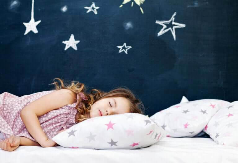 barn sova hos oss: barn sover under stjärnor