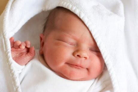Gångreflexen: nyfödd baby sover