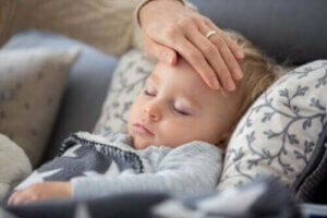 Vad händer om mitt barn får feber eller hosta under coronakrisen?