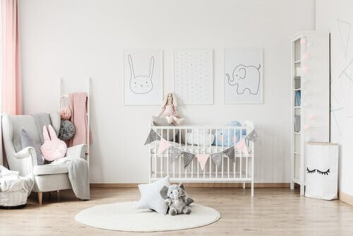 Tips för att organisera din bebis rum så att allt får plats
