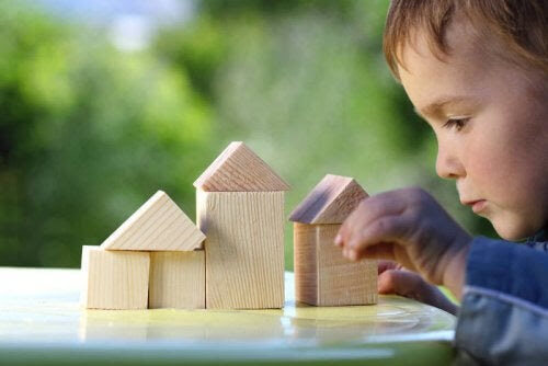 vikten av uthållighet: barn leker med byggleksak