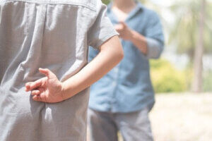 Hur man upptäcker och bemöter mytomani hos barn