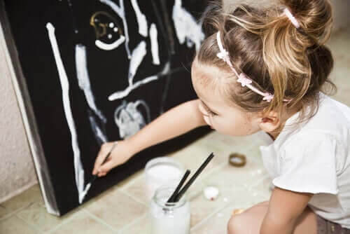 barns talanger: flicka målar