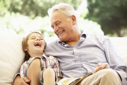 Far- och morföräldrars speciella band till sina barnbarn