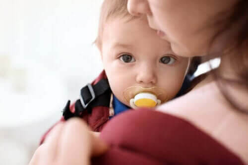 nappens känslomässiga funktion: mamma med baby