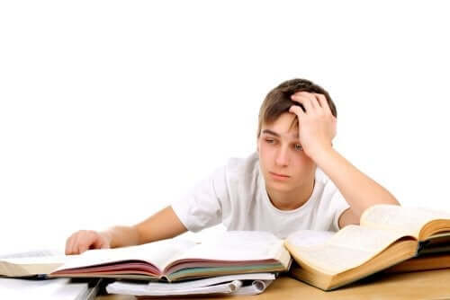 Pojke har svårt med sina studier