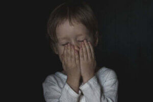 Hur du hjälper ditt barn att komma över sin rädsla