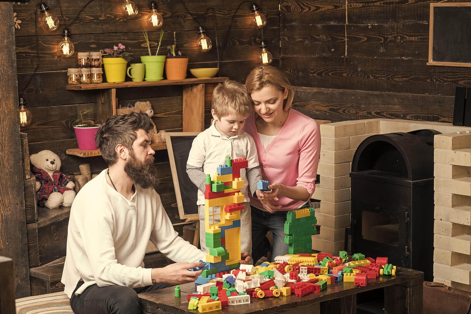 familj leker med LEGO Education