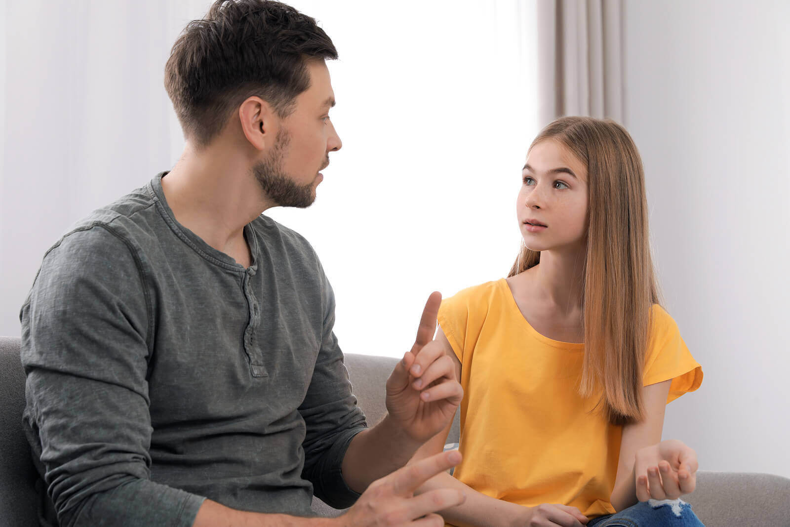 missuppfattningar om tonåringar: pappa talar med tonåring