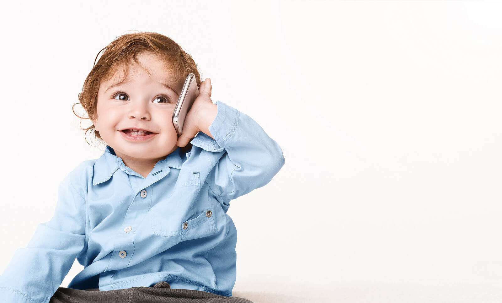 barns första ord: baby med telefon