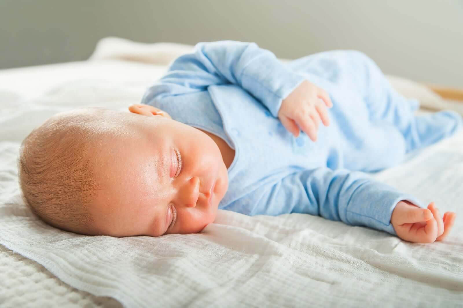 Barns sömnmönster: baby sover