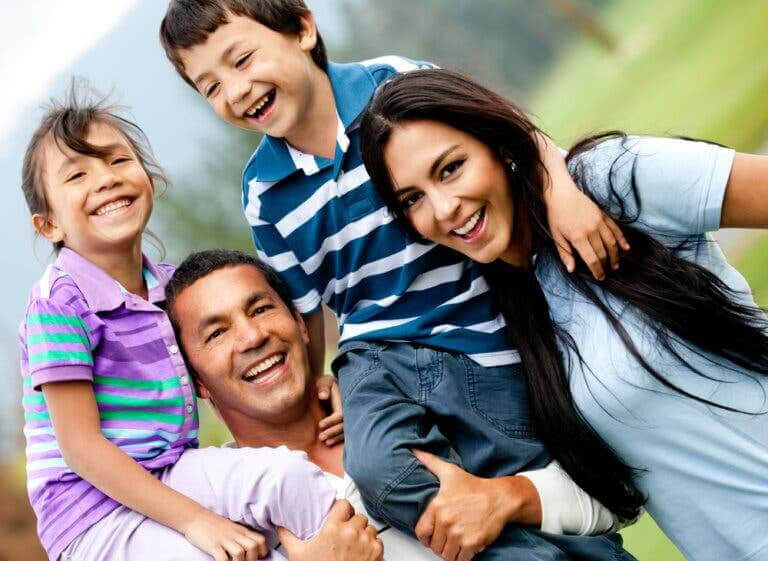 krav från familjen: glad familj