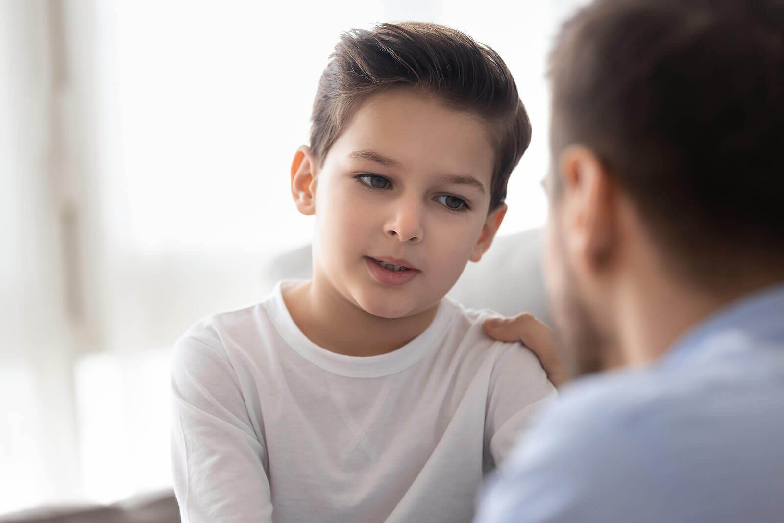 fördelar med mentalisering: pappa talar med son