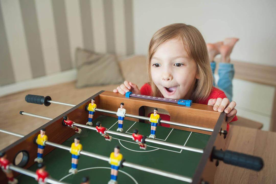 impulsivt beteende hos barn: barn spelar spel