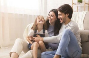Lyckliga föräldrar, glada barn: Grundregeln för föräldraskap