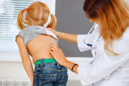 Barn med ont i ryggen: Vad man ska göra (och inte göra)